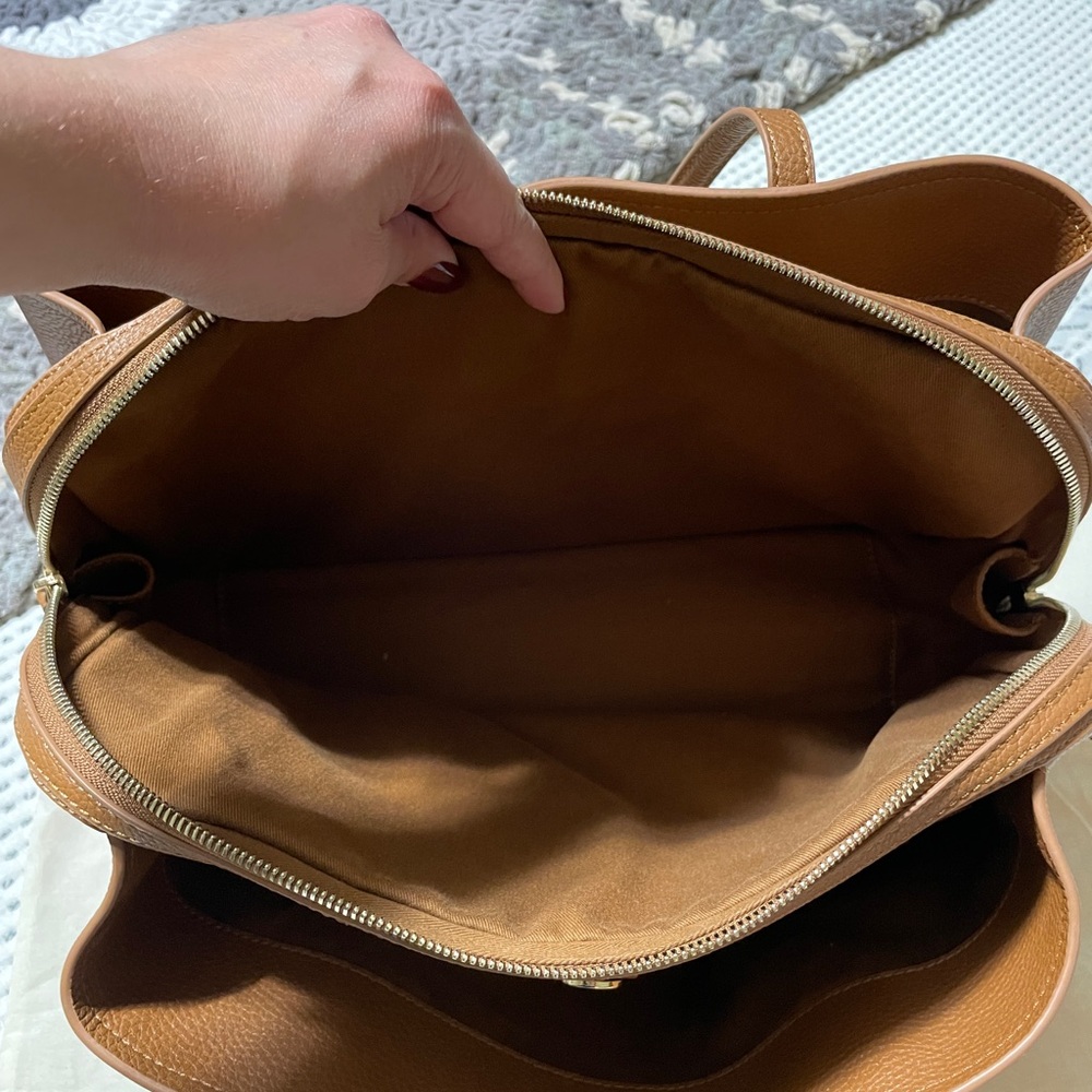 Quince Pebbled Leather Shoulder Tote Bag - Picture 8 of 9